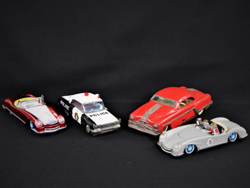 4 Vintage friction cars - Kringwinkel